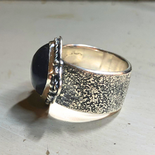 Ladda upp bild till gallerivisning, Oxiderad ring med svart onyx