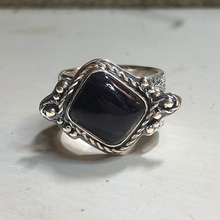 Load image into Gallery viewer, Oxiderad ring med svart onyx