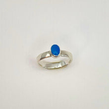 Ladda upp bild till gallerivisning, Silverring med liten blå agat