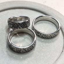Ladda upp bild till gallerivisning, Ring med oxiderade streck