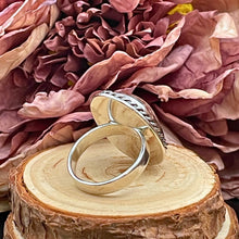 Ladda upp bild till gallerivisning, Ring med vinrödaktig granit
