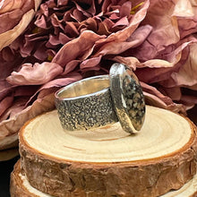 Ladda upp bild till gallerivisning, Oxiderad ring med svartrosa granitsten