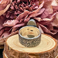 Ladda upp bild till gallerivisning, Oxiderad ring med svartrosa granitsten