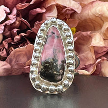 Ladda upp bild till gallerivisning, Silverring med rodonit