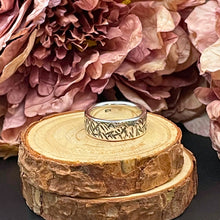 Ladda upp bild till gallerivisning, Ring med oxiderade streck