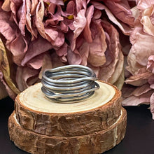 Ladda upp bild till gallerivisning, Virad oxiderad ring
