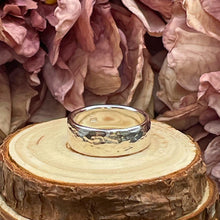 Ladda upp bild till gallerivisning, Hamrad bred ring