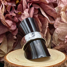 Ladda upp bild till gallerivisning, Hamrad bred ring