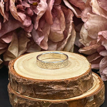 Ladda upp bild till gallerivisning, Ring med silverströssel