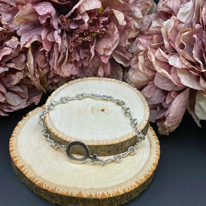 BELLE - Armband med kvinnotecknet