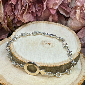 BELLE - Armband med kvinnotecknet