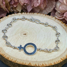 Ladda upp bild till gallerivisning, BELLE - Armband med kvinnotecknet