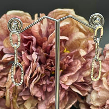 Ladda upp bild till gallerivisning, Hängande länkörhängen