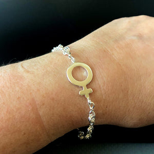 BELLE - Armband med kvinnotecknet